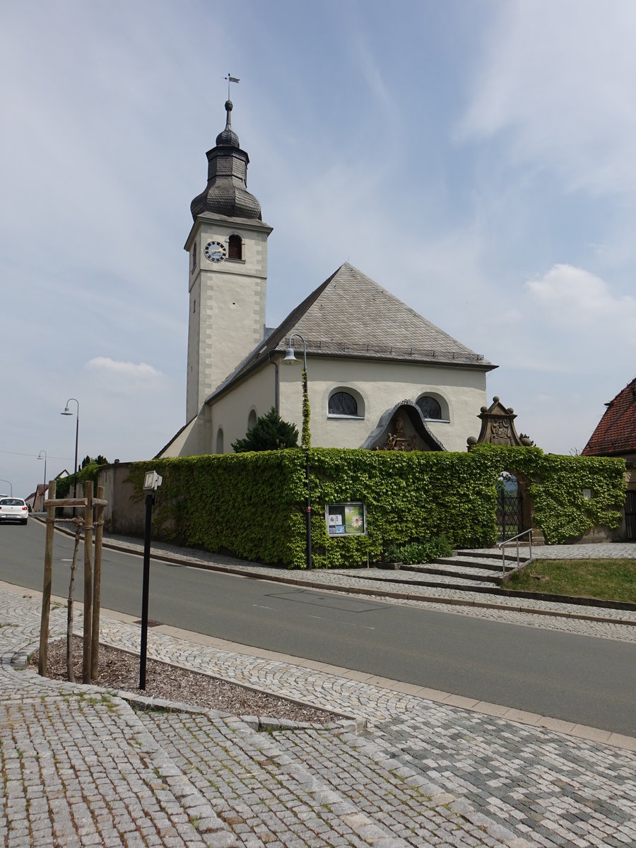 Kirchahorn, Ev. Kirche St. Michael, Saalbau mit Chorflankenturm, erbaut von 1731 bis 1739 (19.05.2018)