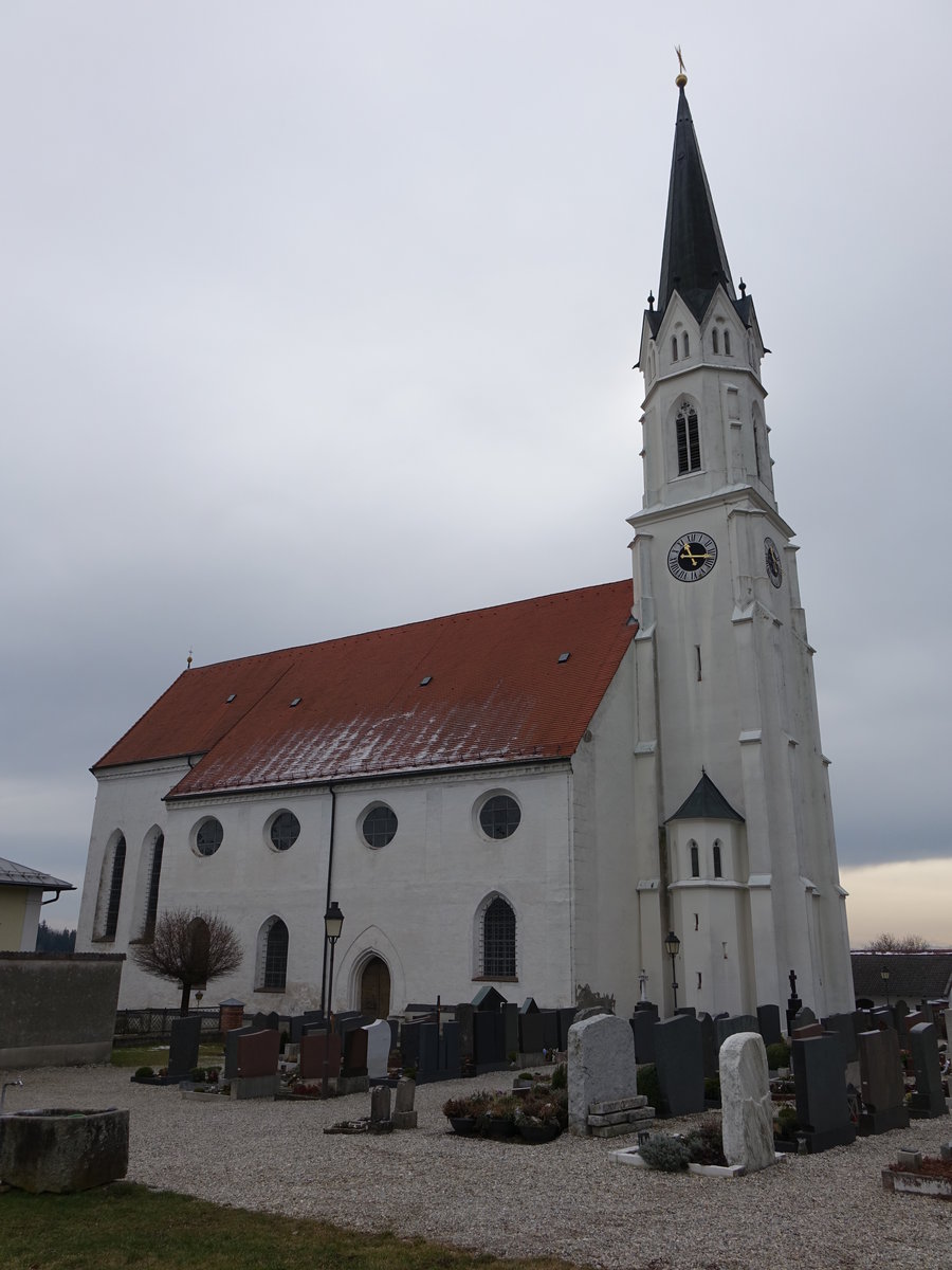 Kirchdorf bei Haag, Maria Himmelfahrt Kirche, dreischiffige Basilika, erbaut im 13. Jahrhundert, Chorneubau 1461, Einbau von Kapellen von 1698 bis 1700, barocke Ausgestaltung von 1747 bis 1748, Westturm erbaut 1798 (28.02.2016)