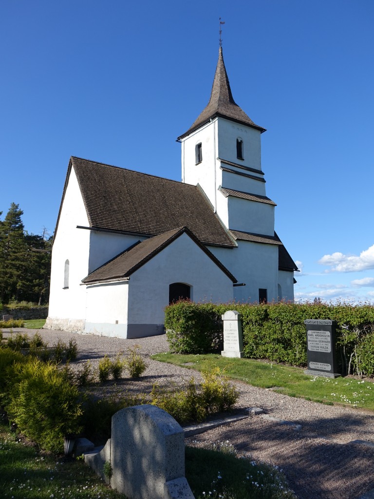 Kirche in Ask, erbaut im 12. Jahrhundert, Ost Turm Kirche mit tonnengewlbten Chor (16.06.2015)