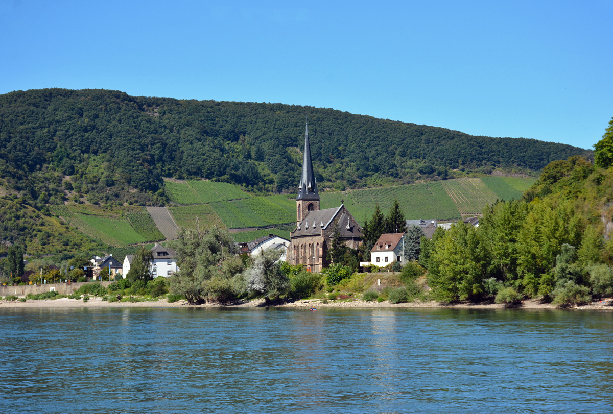 .Kirche von Filsen an der Rheinschleife gegenber von Boppard - 23.08.2016