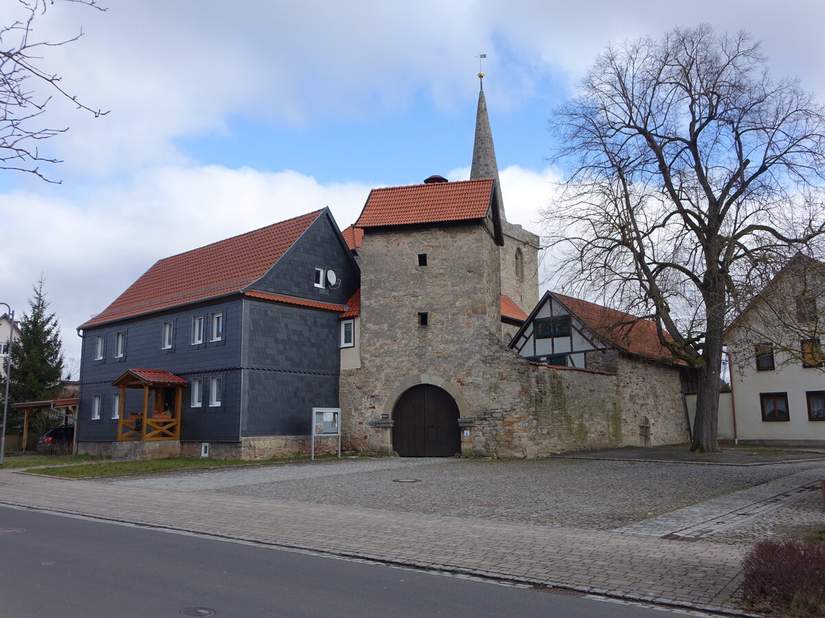 Kirchenburg Einhausen, Torturm erbaut im 12. Jahrhundert, Kirche erbaut von 1726 bis 1729 (26.02.2022)