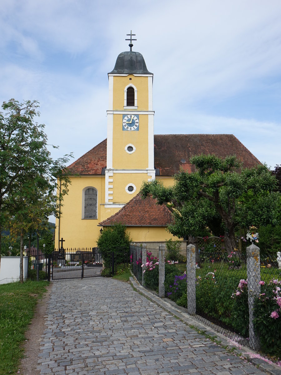 Kirchenrohrbach, kath. Filialkirche St. Maria Magdalena, Saalbau mit eingezogenem Chor und stlichem Turm, erbaut ab 1749 (05.06.2017)