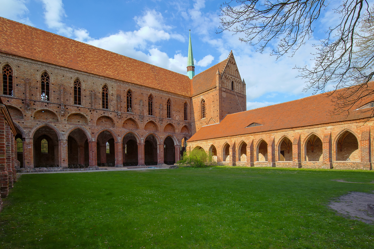 Kirchenschiff und Kreuzgang  Kloster Chorin. - 29.04.2016
