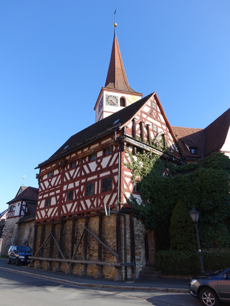 Kirchensittenbach, Frhmesnerhaus und Ev. St. Bartholomus Kirche am Kirchplatz (05.04.2015)