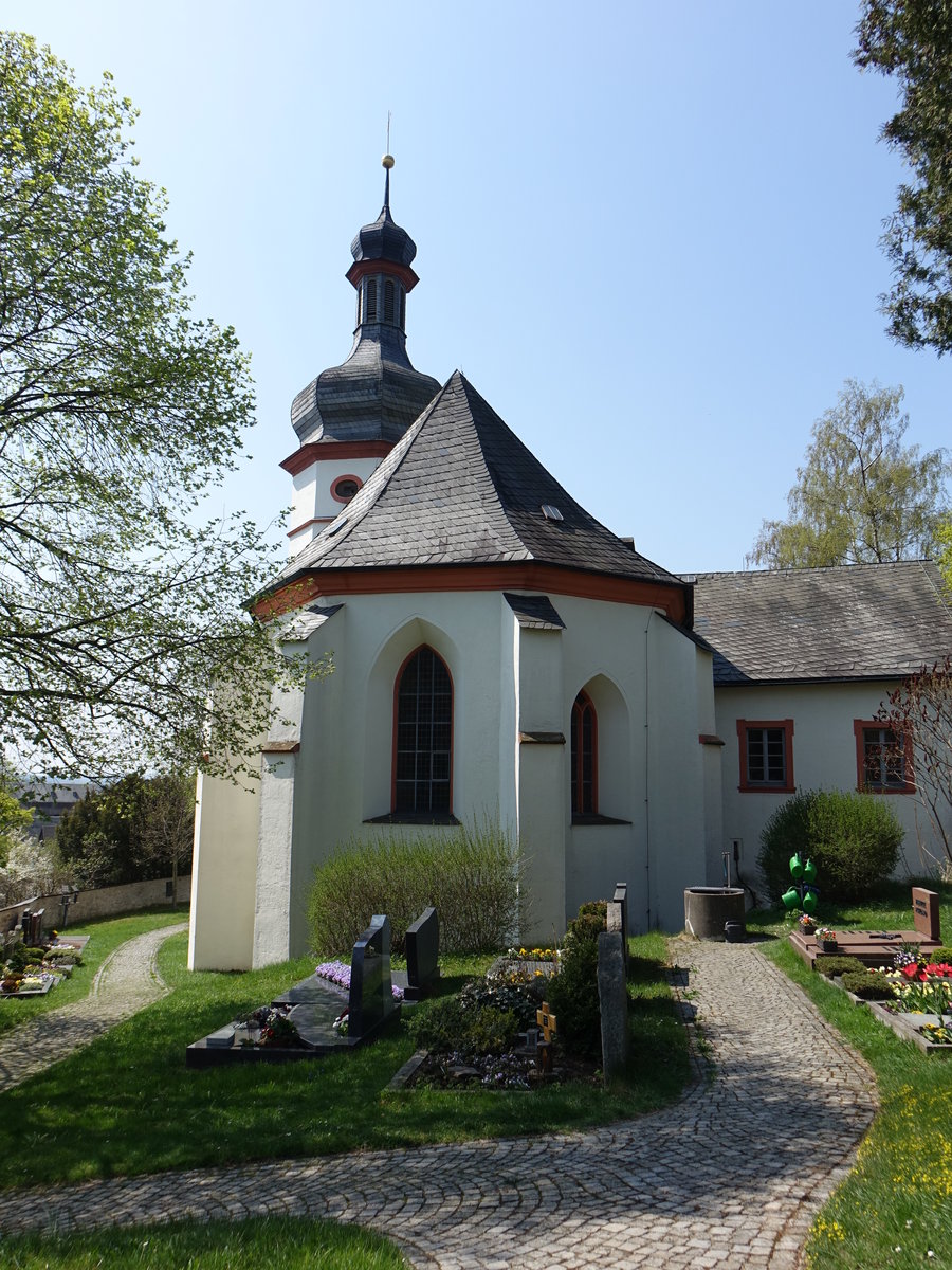 Kirchgattendorf, Evangelisch-lutherische Pfarrkirche, Einschiffiger Bau mit Sdturm, Polygonchor, erbaut im 14. Jahrhundert (21.04.2018)