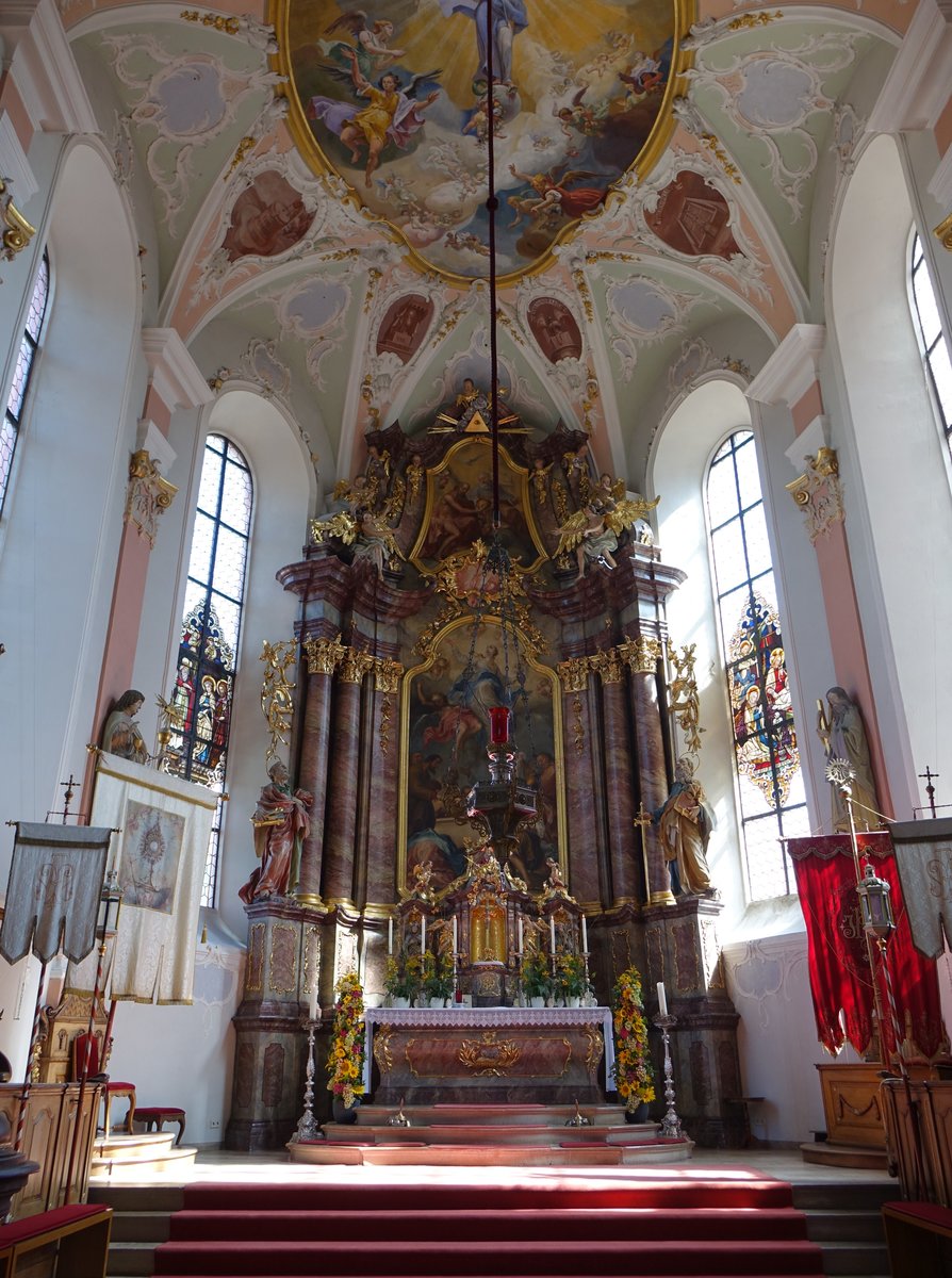 Kirchhofen, Hochaltar von Johann Christian Wentzinger in der Maria Himmelfahrt Kirche, Gemlde von Simon Gser (15.08.2016)