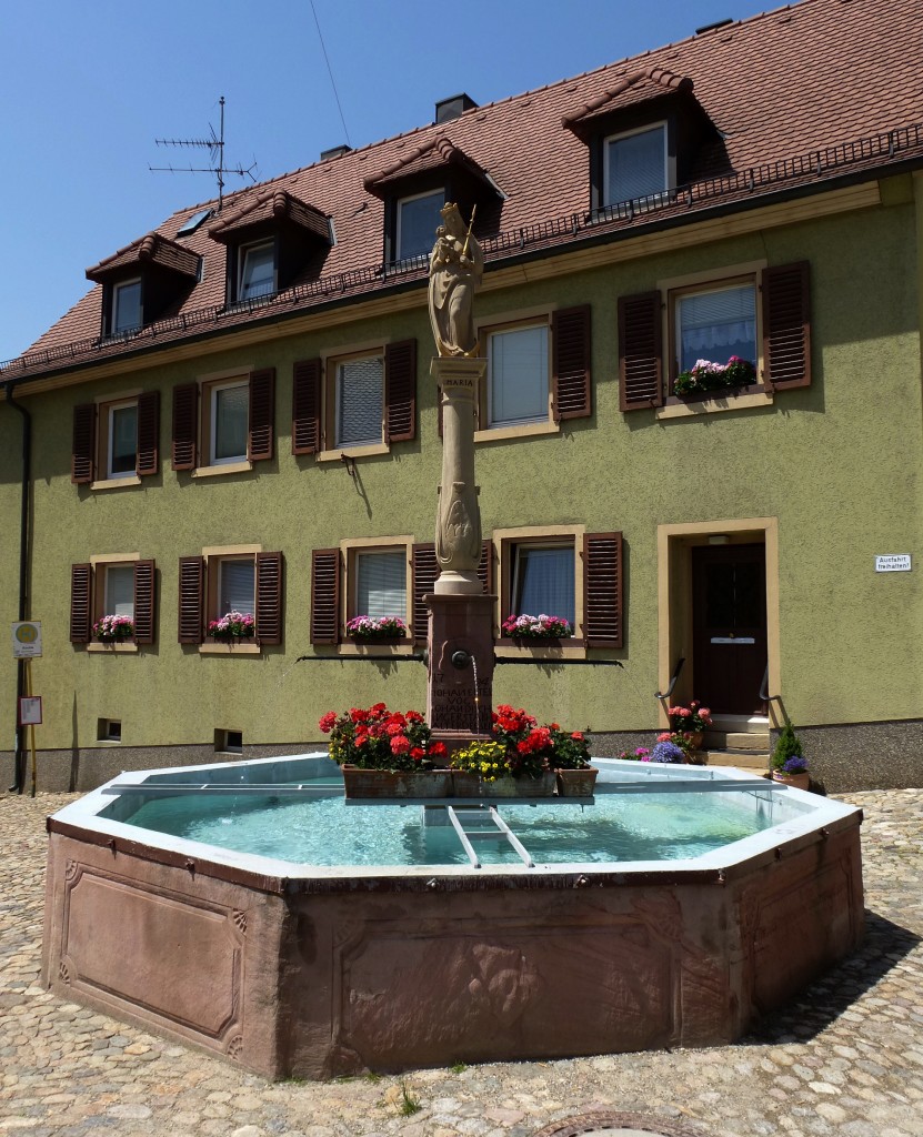 Kirchhofen, der Marienbrunnen von 1784, Juni 2013