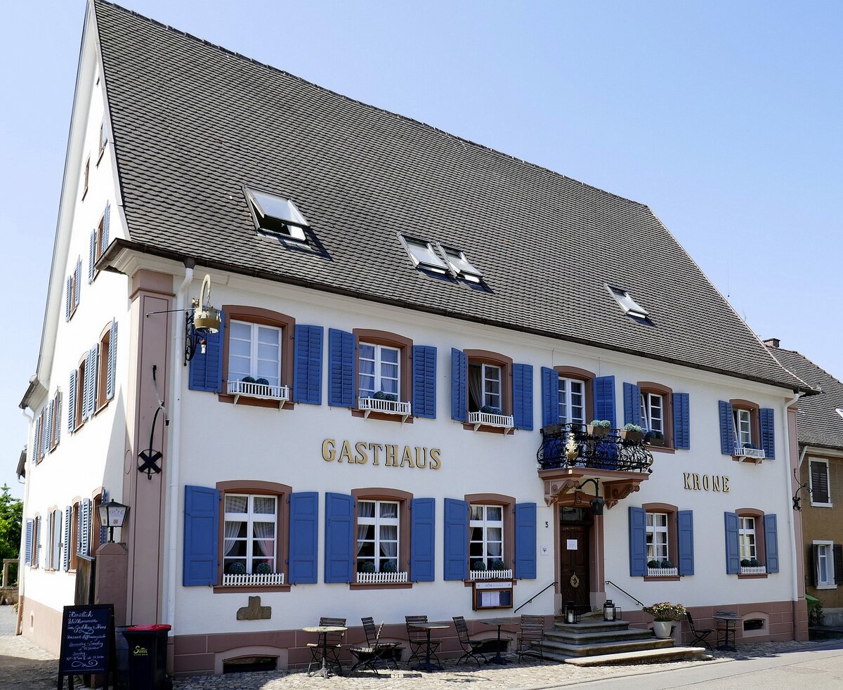 Kirchhofen im Markgrflerland, der historische Gasthof  Krone , Juni 2023