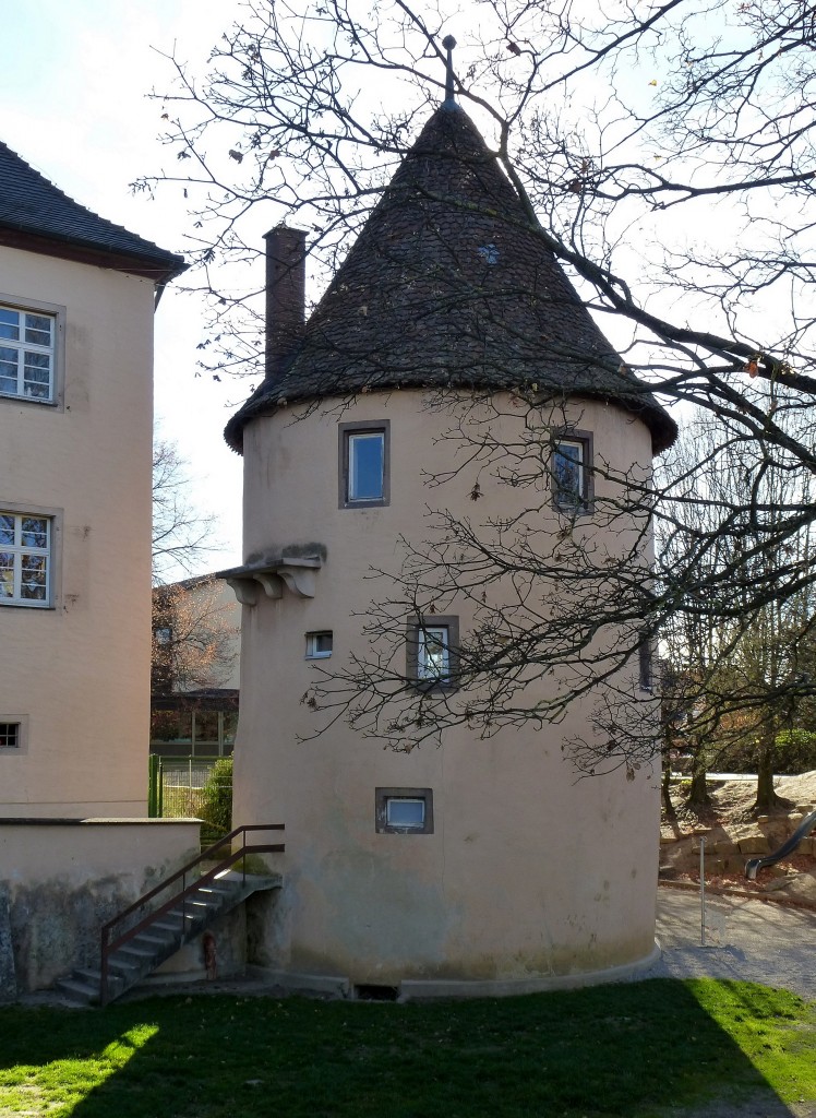 Kirchhofen, der Sdwestturm des ehemaligen Wasserschloes, Nov.2015