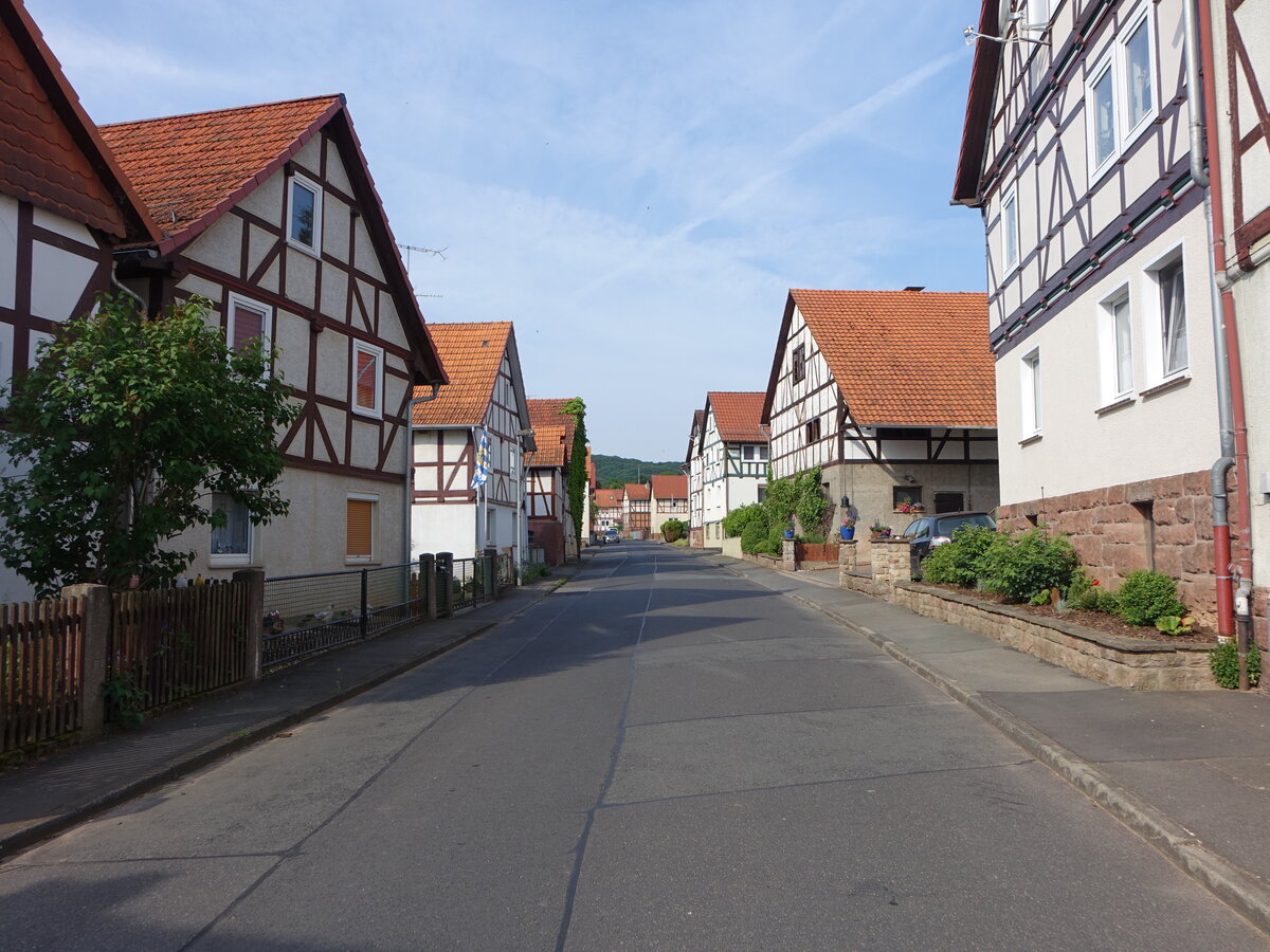 Kirchhosbach, Fachwerkhäuser in der Peter Grieß Straße (04.06.2022)