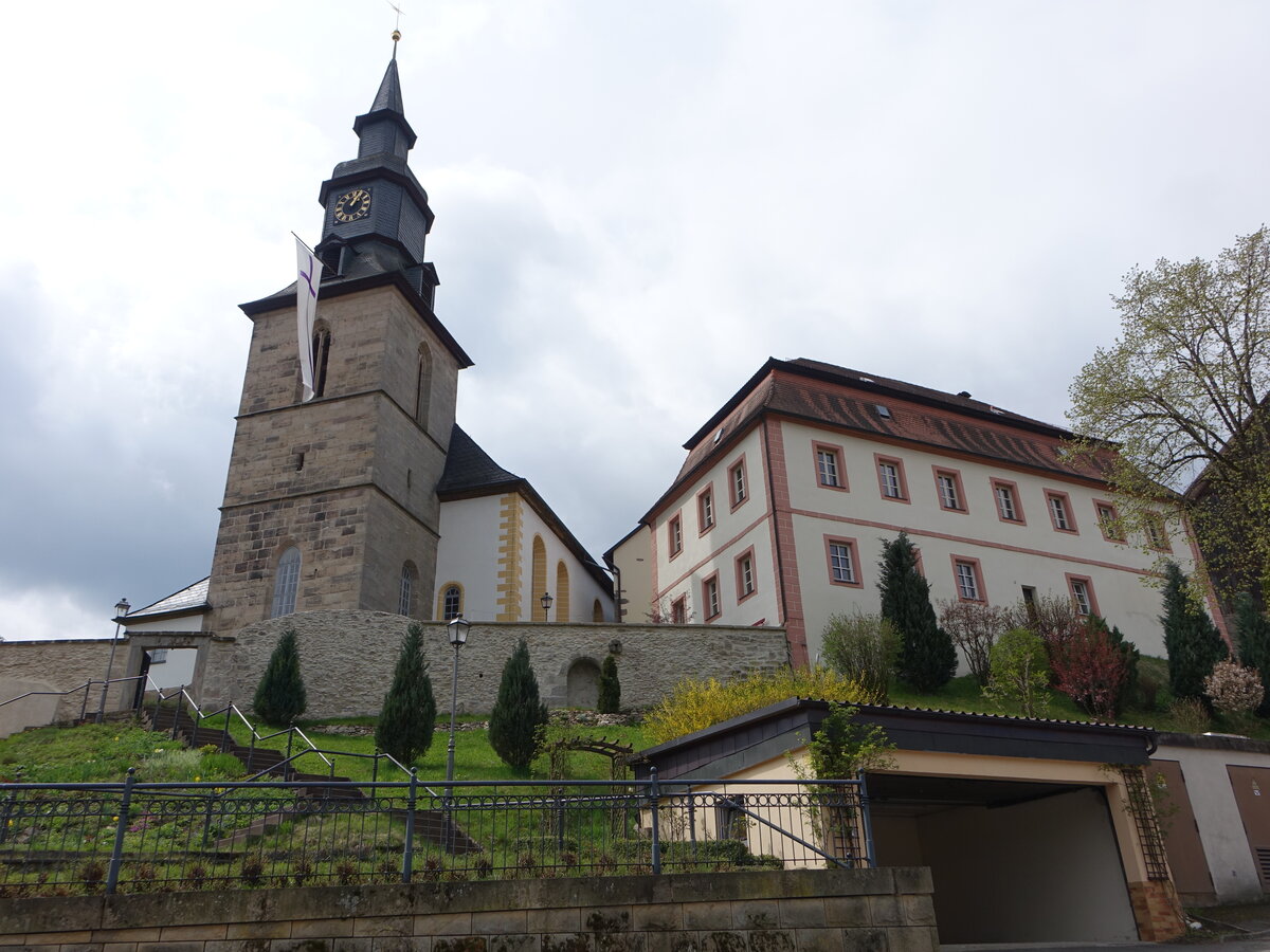 Kirchleus, ehem. Schloss der Freiherren von Guttenberg und Pfarrkirche St. Maria Magdalena (16.04.2017)