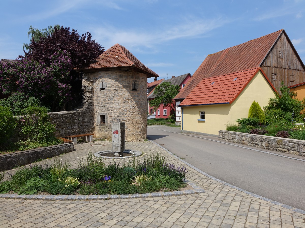 Kirchplatz in Finsterlohr (14.05.2015)