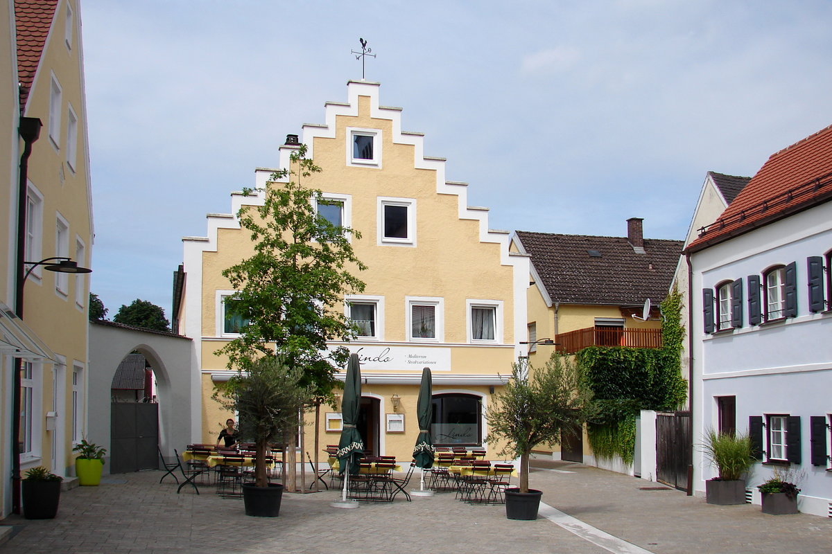 Kirchplatz in Neustadt an der Donau. (03.08.2016)