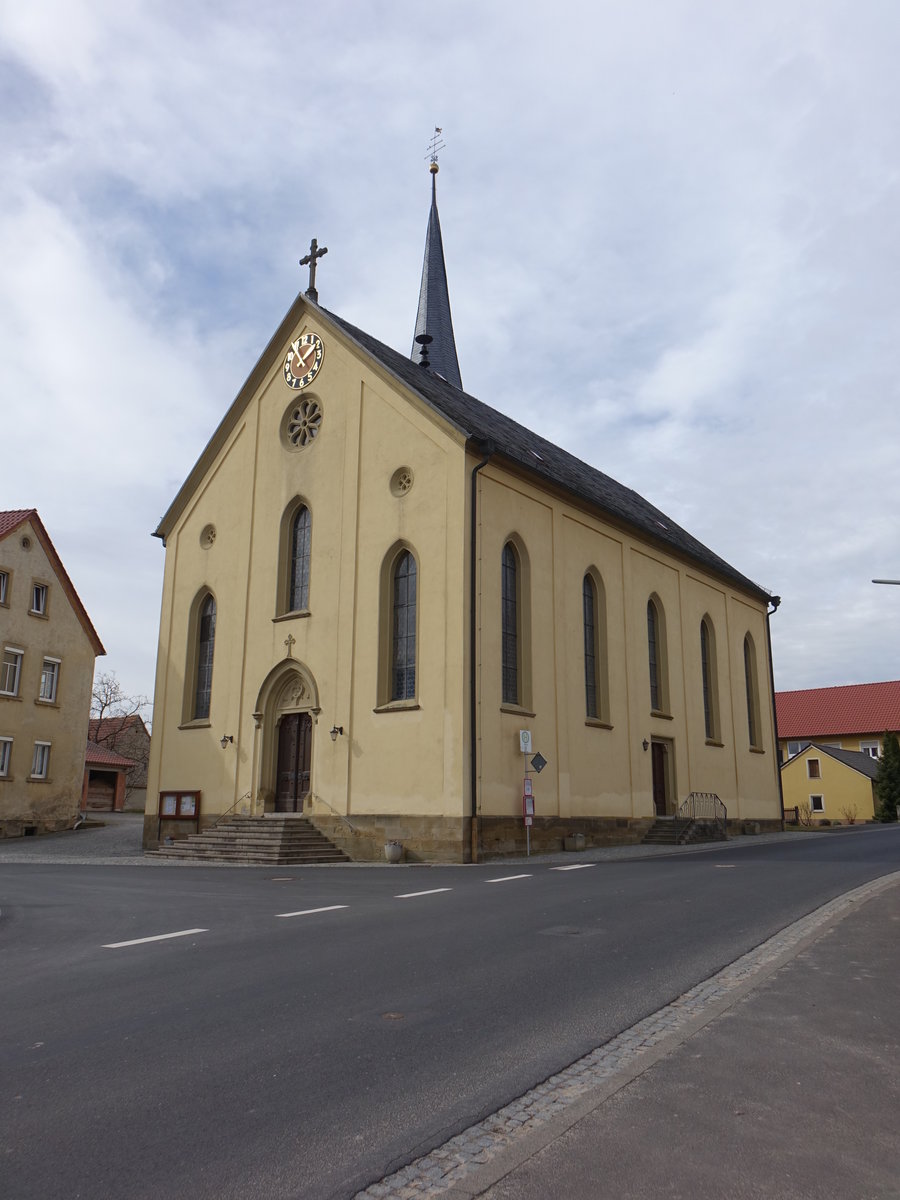 Kirchschnbach, Pfarrkirche St. Jakobus, Saalkirche mit polygonalem Chorabschluss und sdwestlich anschlieendem Turm, Kirchturm erbaut 1597, neugotisches Langhaus erbaut 1872 (11.03.2018)