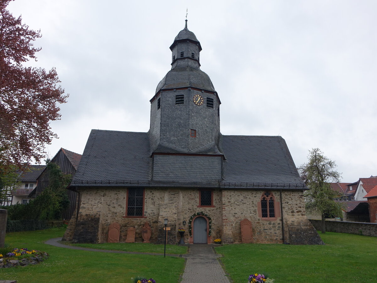Kirchvers, romanische evangelische Kirche, erbaut im 13. Jahrhundert (30.04.2022)