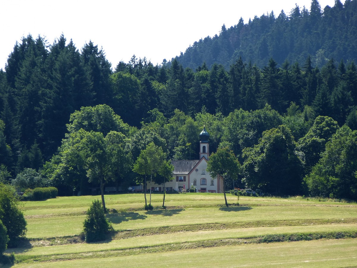Kirchzarten, Teleblick vom Ort zur 1737 erbauten Kapelle auf dem Giersberg, Juni 2014