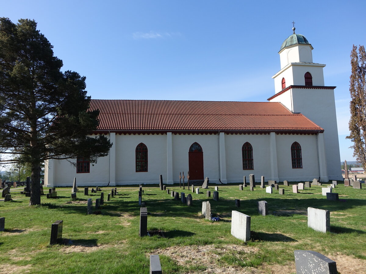 Kirkenr, evangelische Kirche, Steinkirche im Empirestil, erbaut 1828 nach Plnen von H. Linstow (22.05.2023)