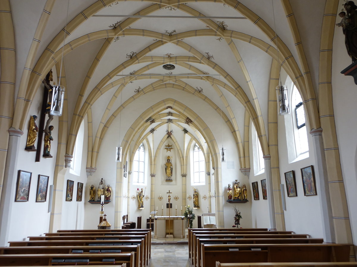 Kirn, sptgotischer Innenraum der kath. Pfarrkirche St. Ulrich, erbaut ab 1468 (20.10.2018)
