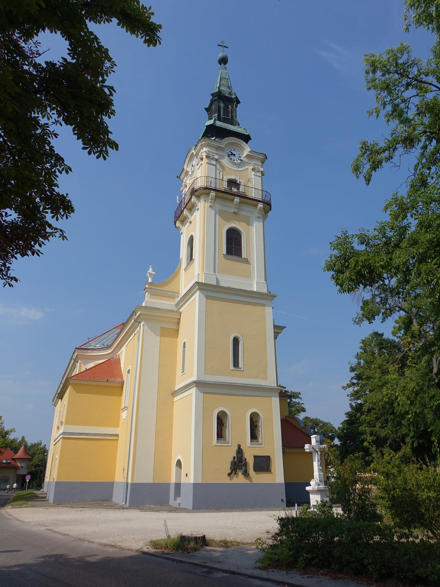 Kiskunmajsa, barocke kath.  Kisboldogasszony Kirche, erbaut von 1744 bis 1762 durch Karoly Rabl (24.08.2019)