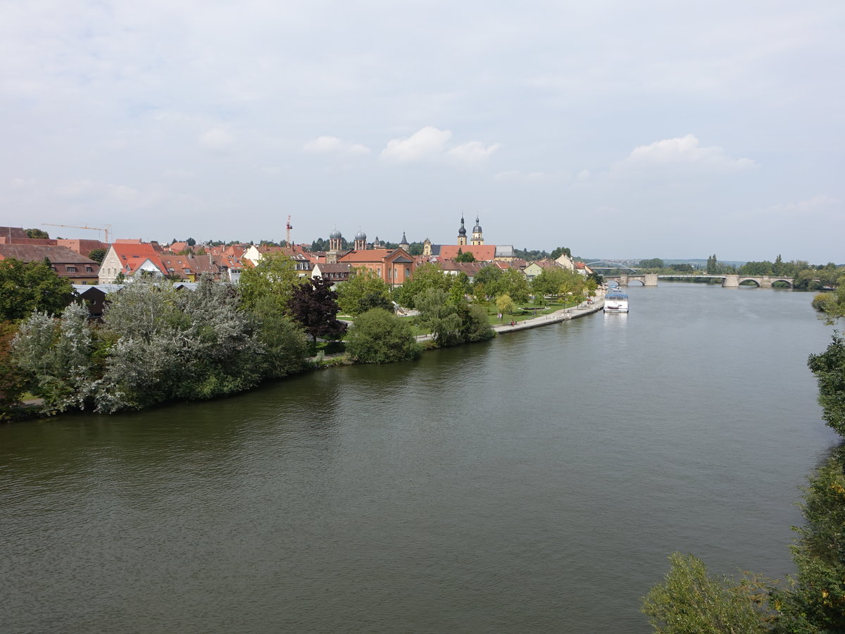 Kitzingen, Aussicht auf die Altstadt mit der alten Mainbrcke (27.08.2017)