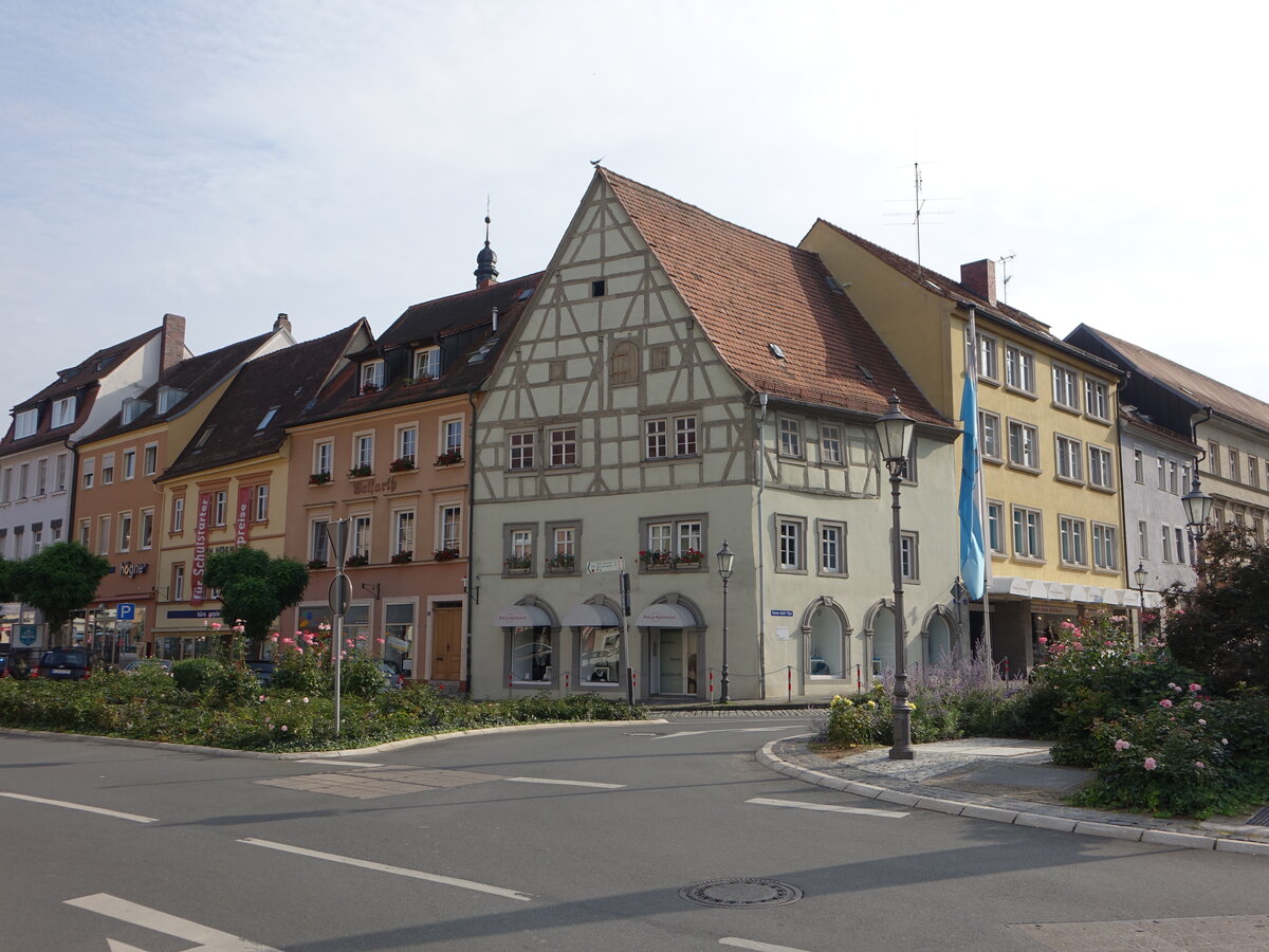 Kitzingen, historische Huser am Gustav Adolf Platz (27.08.2017)