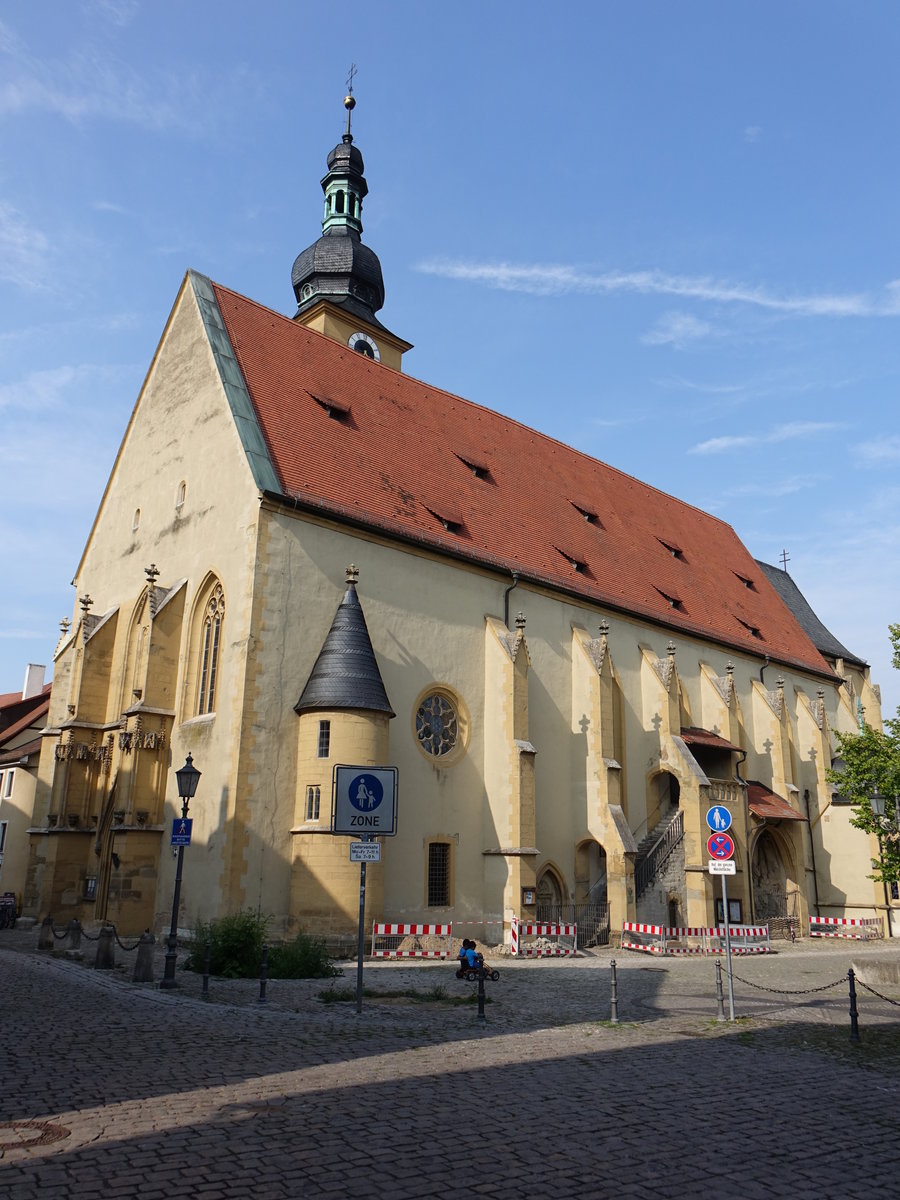 Kitzingen, kath. Stadtkirche St. Johannes, sptgotische Hallenkirche, erbaut im 15. Jahrhundert (27.08.2017)