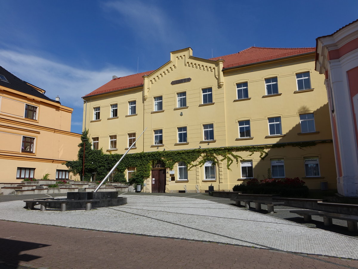 Kladno / Kladen, Akademie A. Komenskeho in der T. G. Masaryka Strae (28.06.2020)