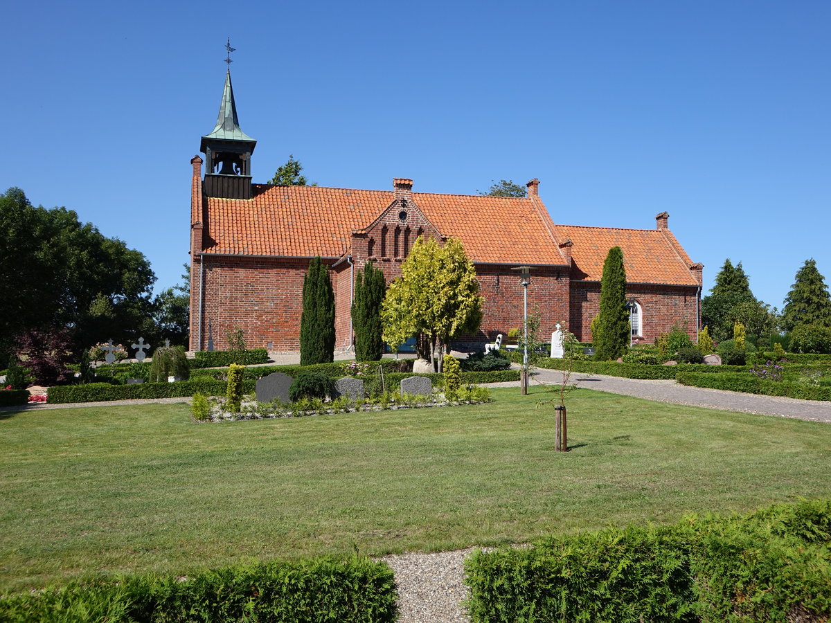 Klakring, romanische Ev. Kirche, erbaut im 12. Jahrhundert (23.07.2019)
