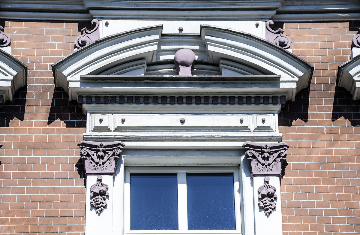 Klassizismus an der Wojska Polskiego (frher Bahnhofstrae) in Słupsk (Stolp) in Hinterpommern. Aufnahme: 20. August 2020.