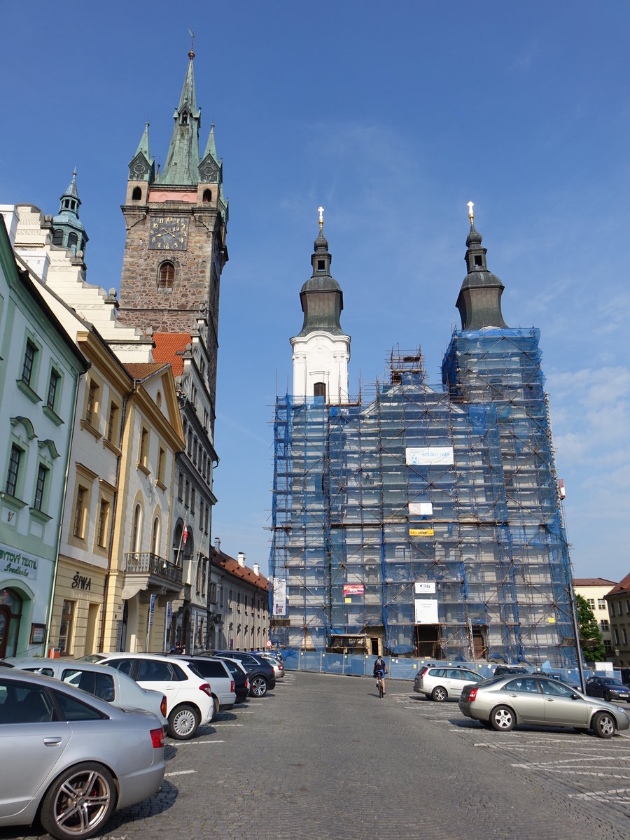 Klatovy / Klattau, St. Ignatius Kirche und Schwarzer Turm am Marktplatz (25.05.2019)