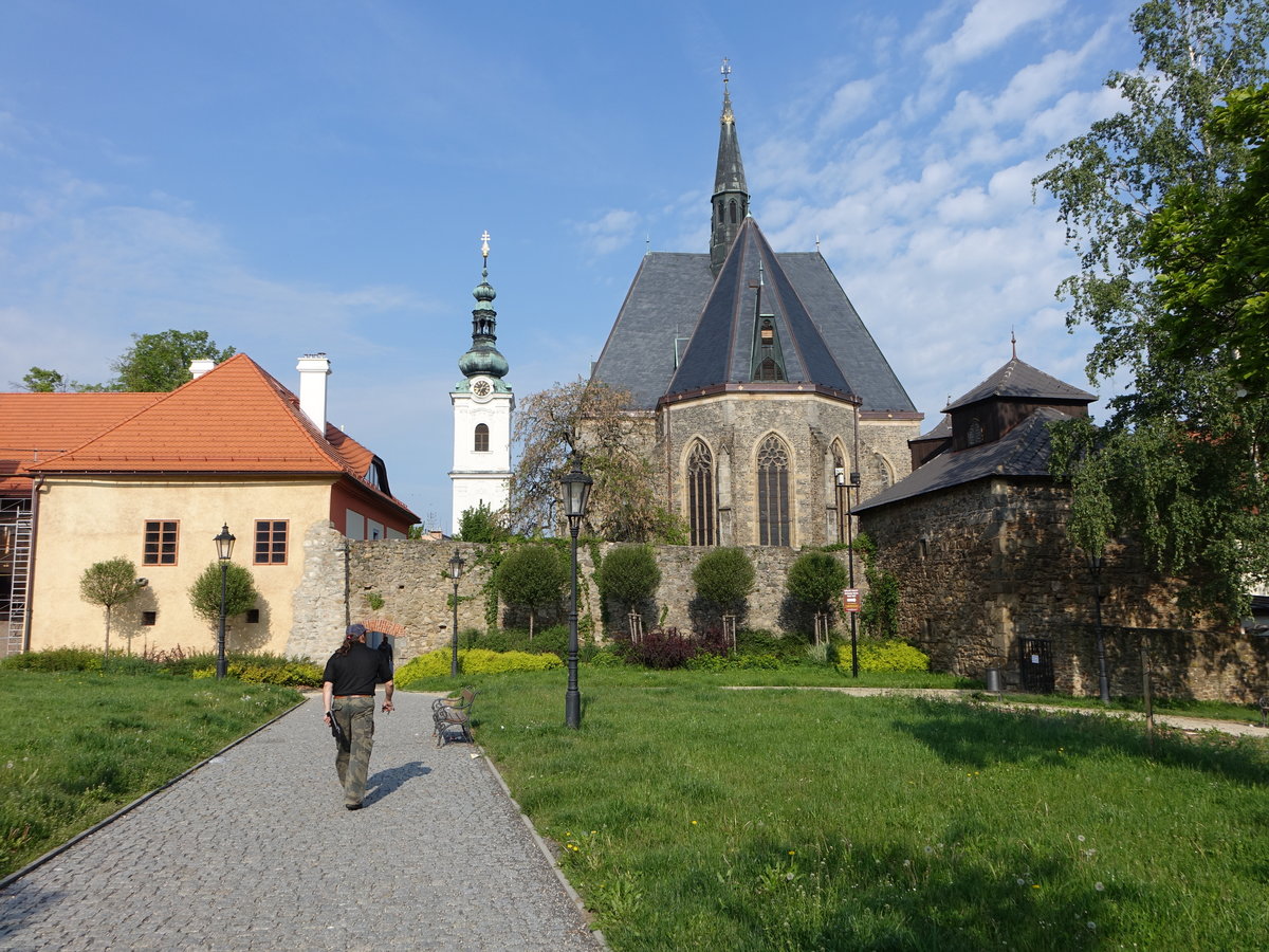 Klatovy / Klattau, Stadtpfarrkirche Maria Geburt, erbaut im 13. Jahrhundert, Kirchturm erbaut 1581 (25.05.2018)