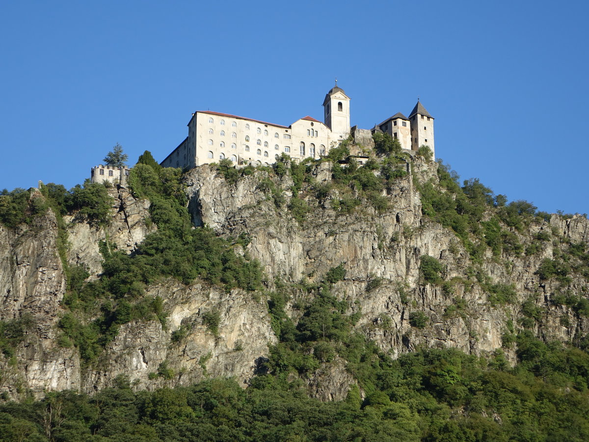 Klausen, Kloster Sben, Benediktinerinnenabtei, erbaut Ende des 17. Jahrhunderts aus den Ruinen der mittelalterlichen bischflichen Burg (14.09.2019)