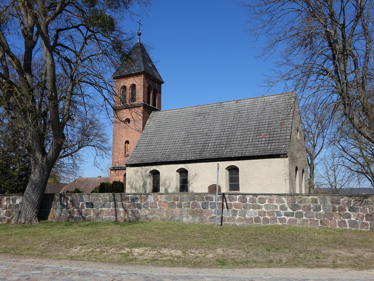 Klein Ziethen, evangelische Kirche, verputzte Saalkirche aus dem 13. Jahrhundert (09.04.2026)