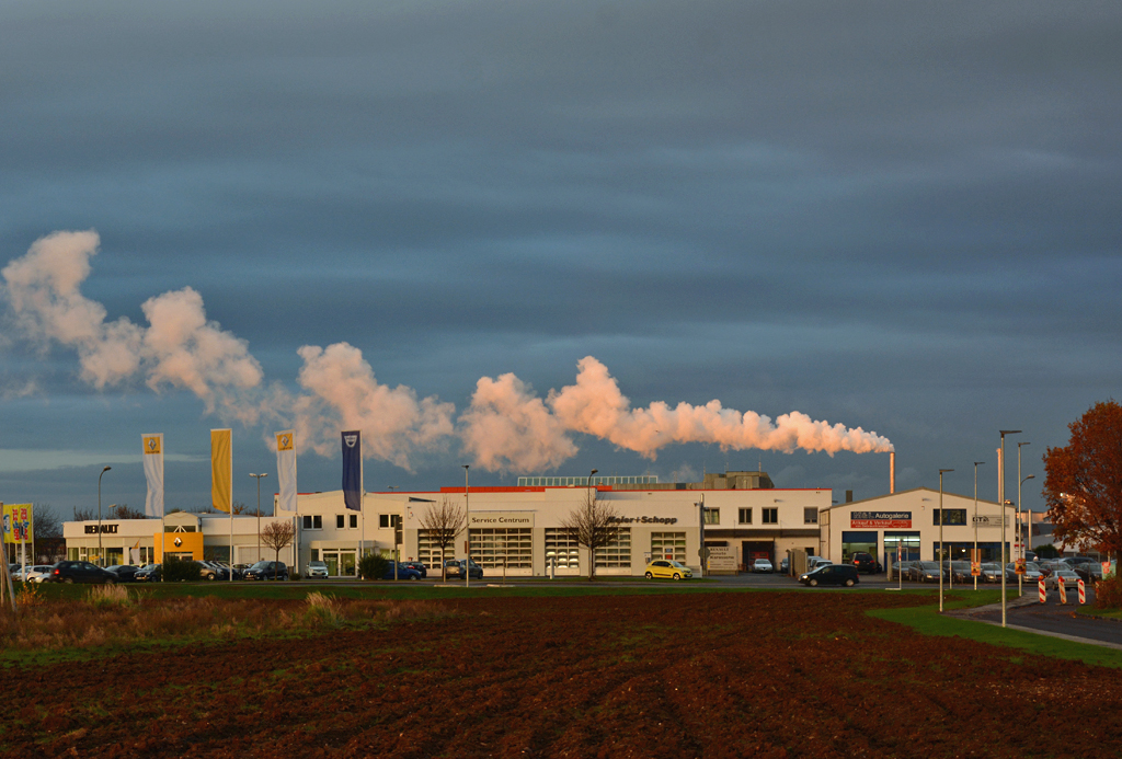 Kleines Industriegebiet in Euskirchen im Abendlicht - 17.11.2014