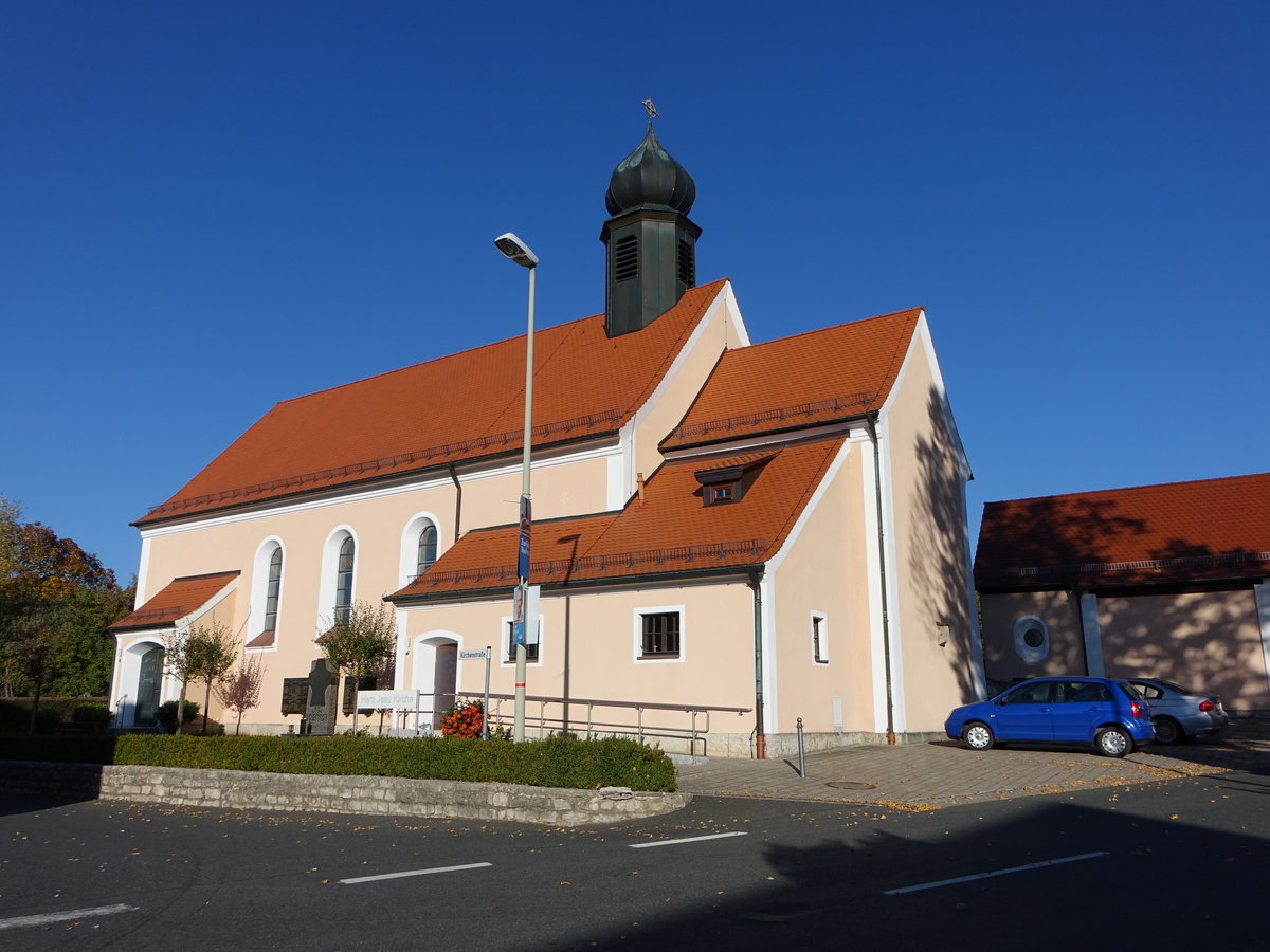 Kleingesee, kath. Kirche Herz Jesu, Hallenkirche mit eingezogenem Chor und Dachreiter, erbaut 1936 von Ludwig Fuchsenberger (13.10.2018)