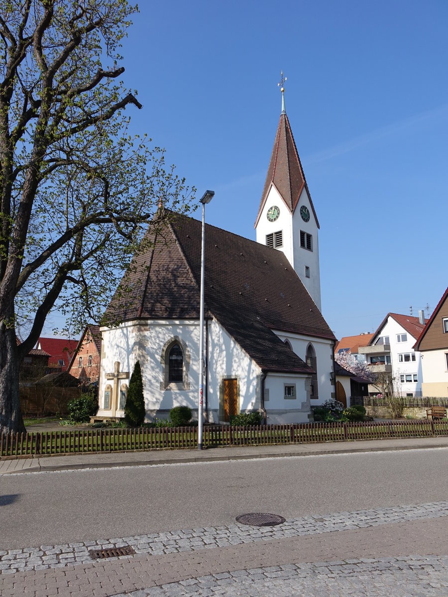 Kleinheppach, Ev. Kirche, erbaut im 15. Jahrhundert, Kirchturm erbaut erst 1955, Buntglasfenster von Hans Gottfried von Stockhausen (10.04.2016)