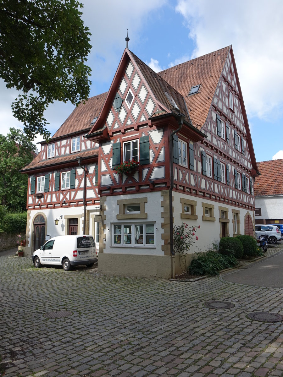 Kleiningersheim, Altes Rathaus, ehemaliger Pfleghof des Frauenklosters Pforzheim, erbaut 1570 (26.06.2016)