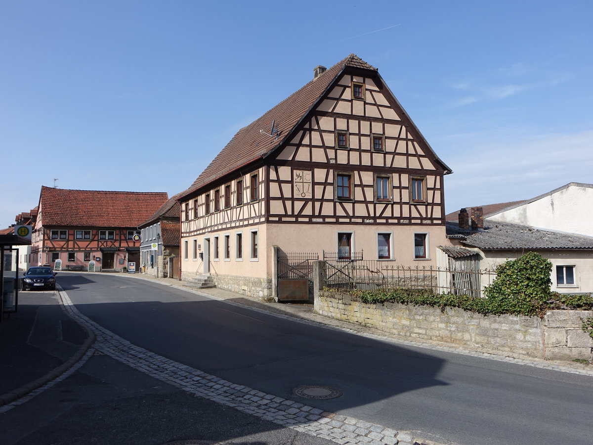 Kleinrinderfeld, Fachwerkhaus und Gasthaus zum Lwen in der Hauptstrae (15.04.2018)