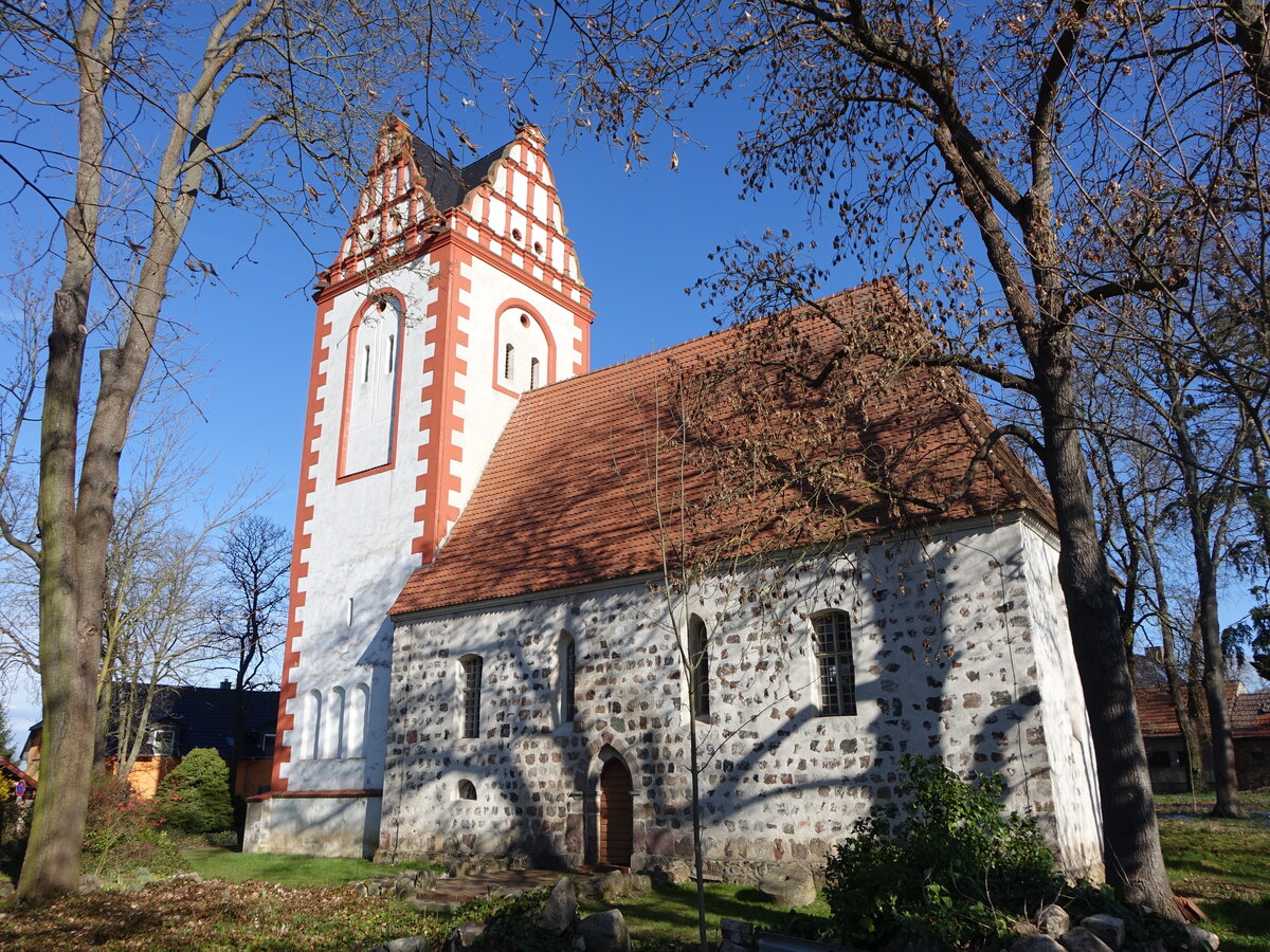 Kliestow, evangelische Kirche, erbaut im 13. Jahrhundert, Westturm 15. Jahrhundert (05.04.2026)