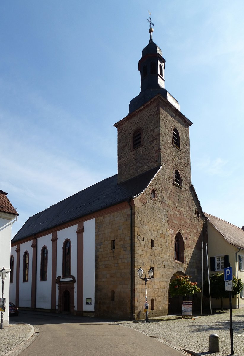 Klingenmünster, Westseite der Klosterkirche mit Glockenturm und Eingangsportal, Sept.2017