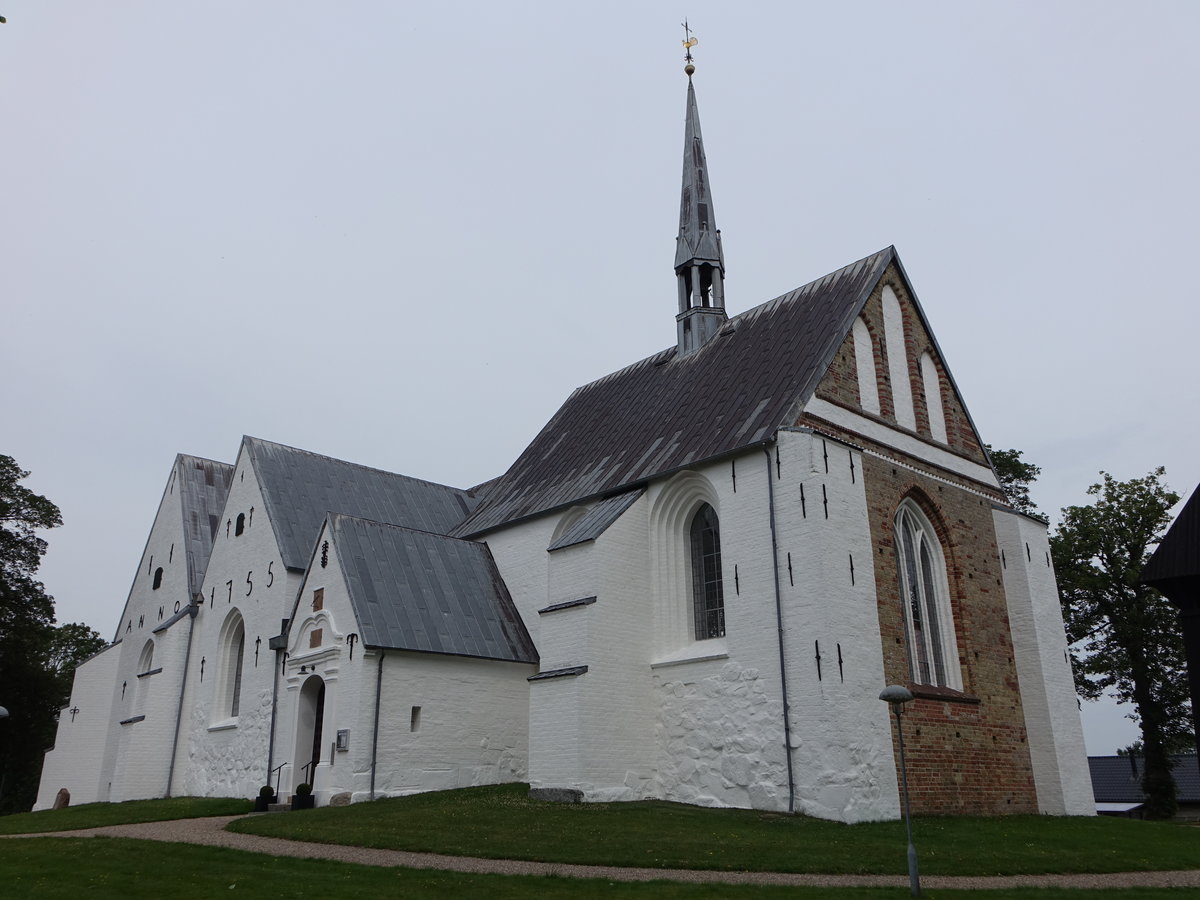 Kliplev, Ev. Kirche in der Hovegade, erbaut im 13. Jahrhundert (20.07.2019)