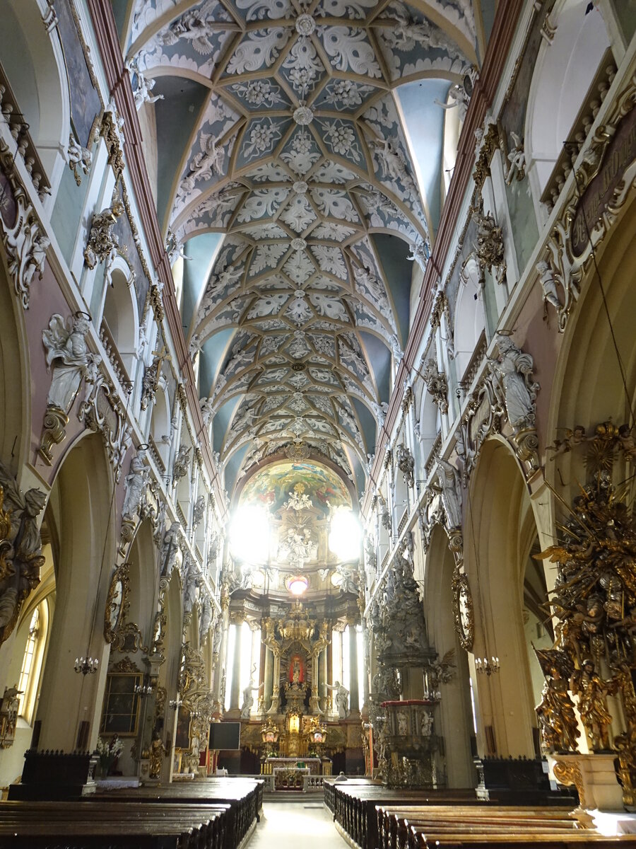 Klodzko / Glatz, Innenraum der gotischen Pfarrkirche Maria Himmelfahrt, erbaut ab 1344 (12.09.2021)