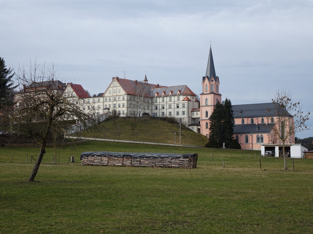 Kloster Bonlanden, gegrndet 1855 durch Dillinger Franziskanerinnen, Kirche erbaut von 1864 bis 1886 (29.01.2016)