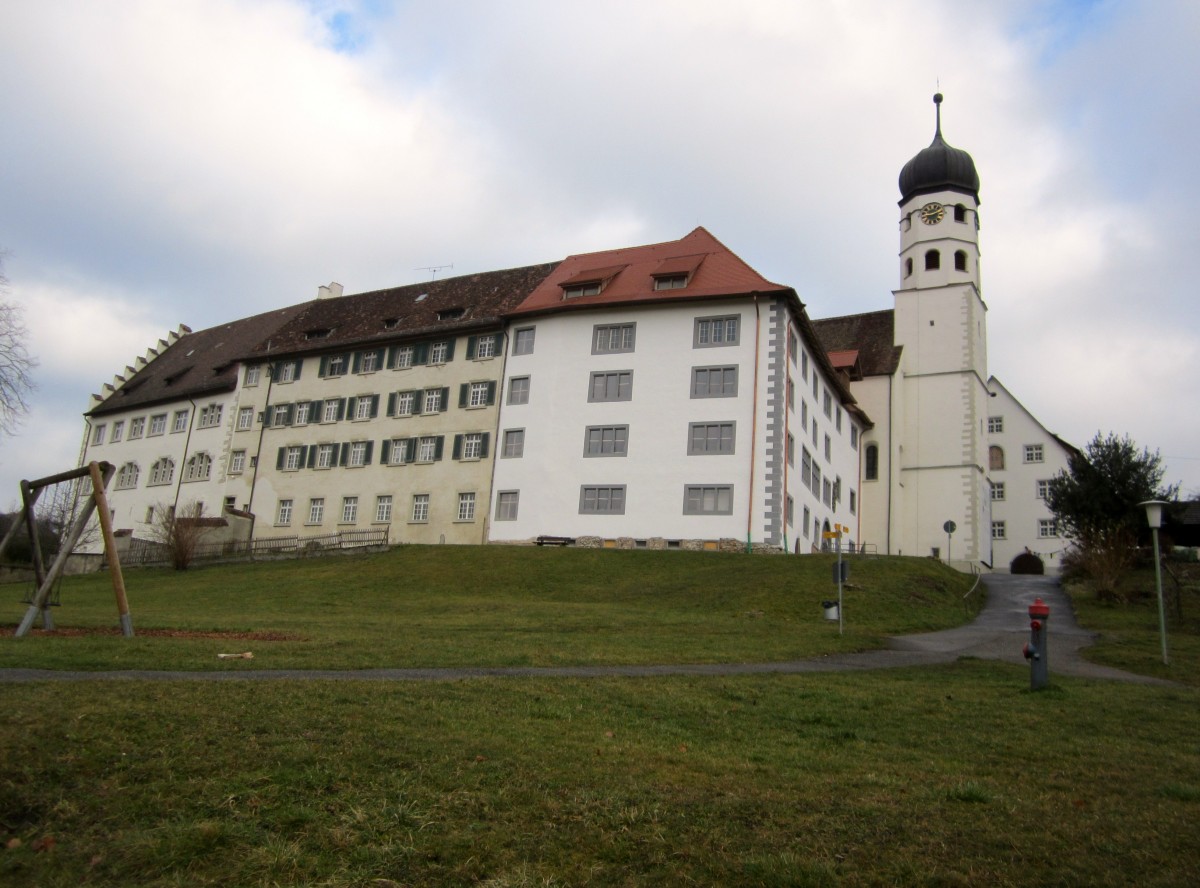 Kloster hningen, ehem. Augustiner Chorherren Stift, gegrndet 965 von Graf Kuno, 
Konventbau von 1516, Klosterkirche St. Hippolyt und Verena erbaut von 1604 bis 1626 
(23.02.2014)