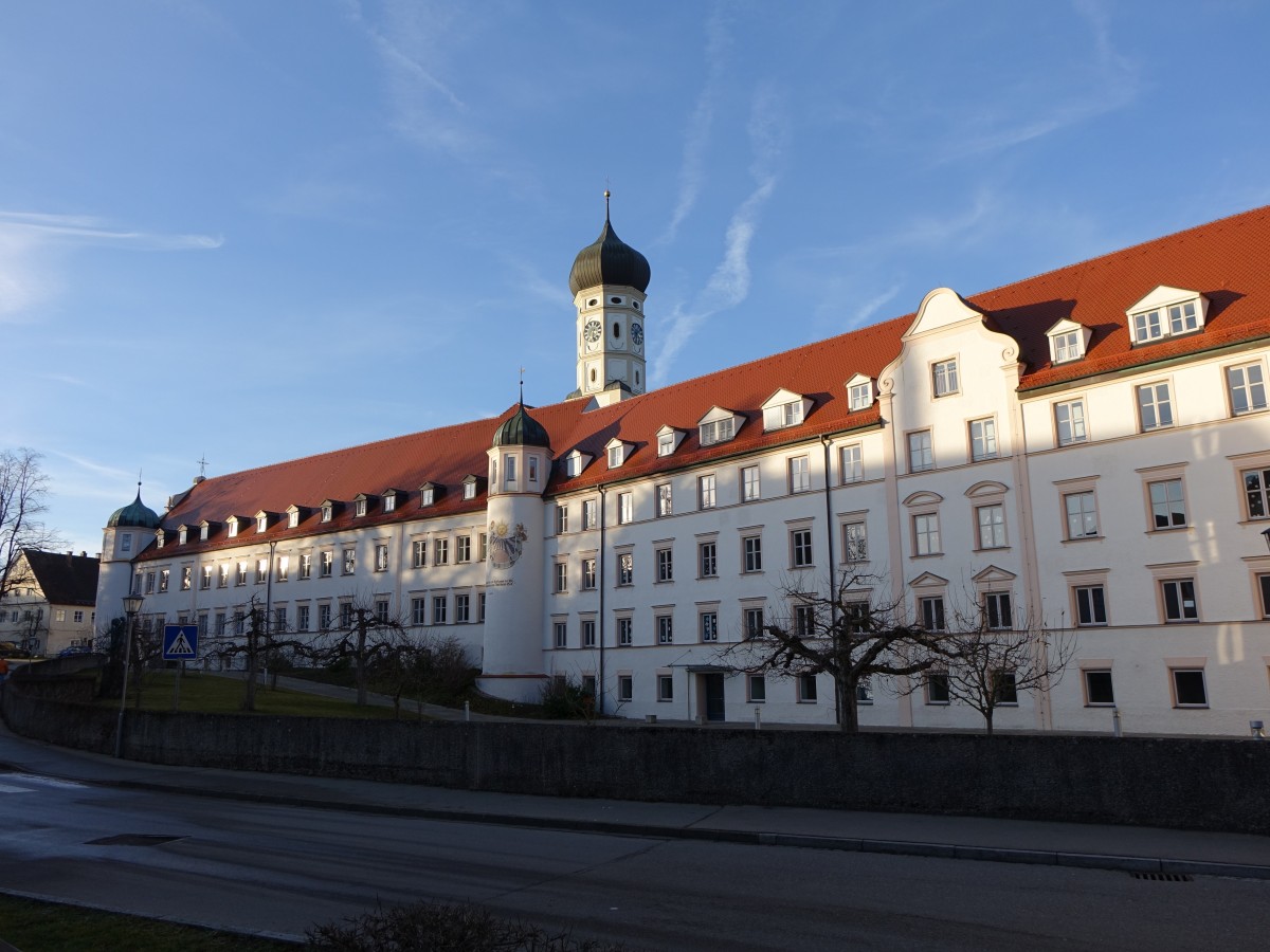 Kloster Ursberg, ehemaliges Kloster der Prmonstratenser, heutiges Kloster der franziskanischen St. Josefskongregation, gegrndet 1125 durch den Edlen Wernher von Schwabegg-Balzhausen, seit 1143 Reichsstift (27.12.2015)