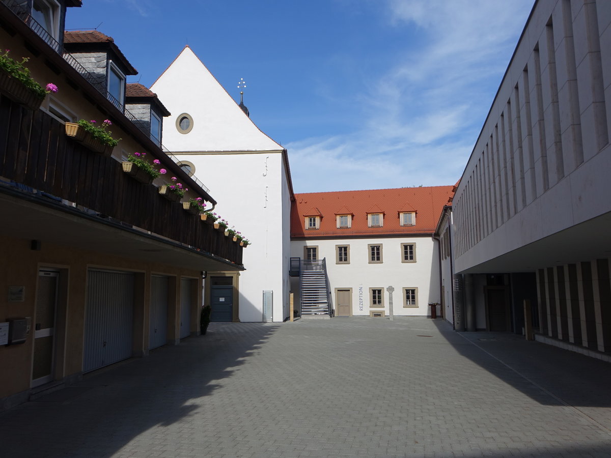 Kloster Vogelsburg, gegrndet im 13. Jahrhundert durch die Grafen von Castell, ehem. Karmeliterkloster (28.05.2017)