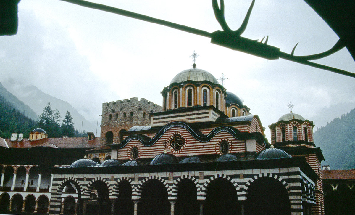 Klosterkirche Sweta Bogorodiza in Rila. Bild vom Dia. Aufnahme: Juni 1992.