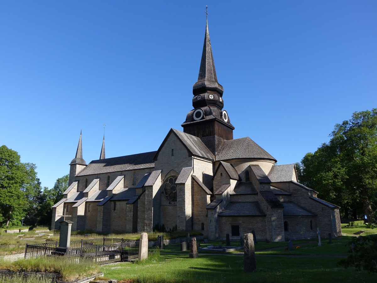 Klosterkirche Varnhem, erbaut bis 1260, dreischiffige Basilika, Restaurierung durch Gabriel de la Gardie von 1654 bis 1673 (15.06.2015)