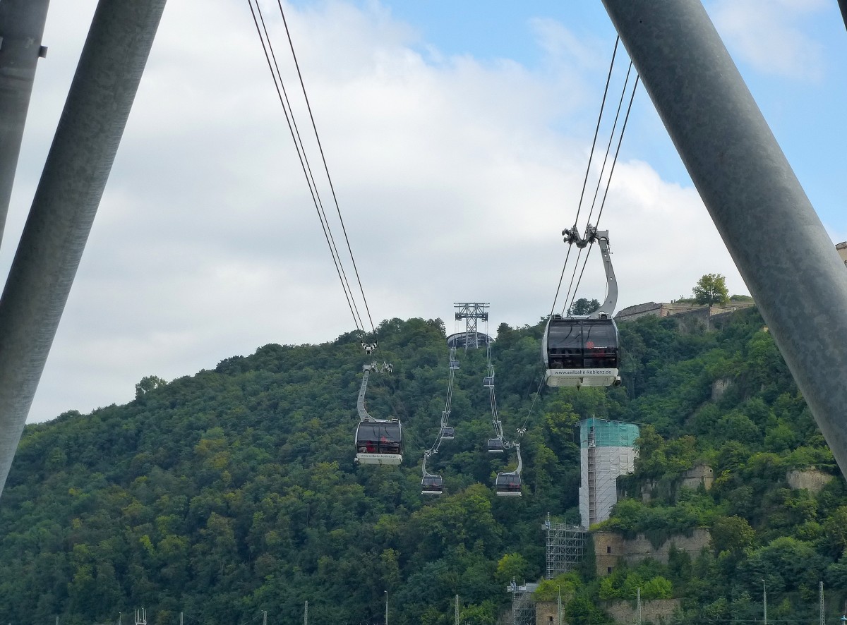 Koblenz, Blick aus der Gondel zur Bergstation auf dem Ehrenbreitstein, Sept.2014