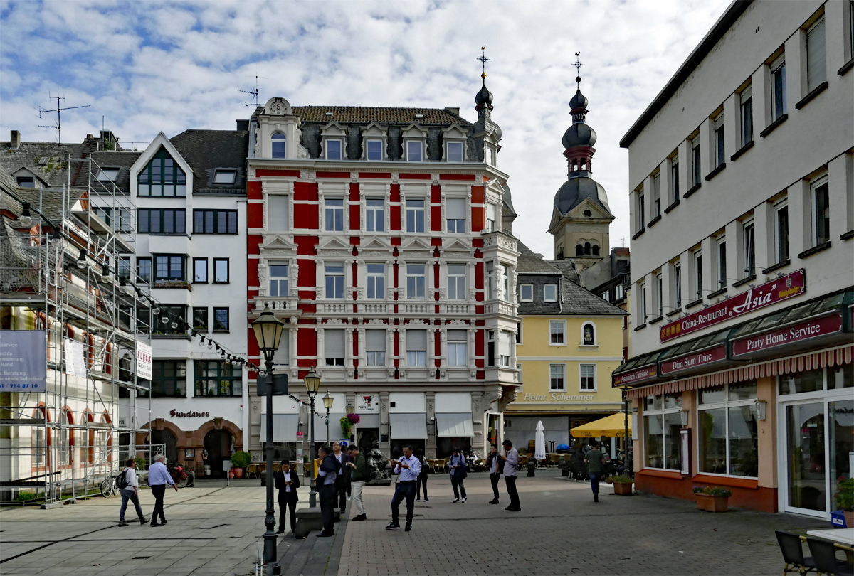 Koblenz Mnzplatz, im Hintergrund rechts die Liebfrauenkirche - 16.10.2017